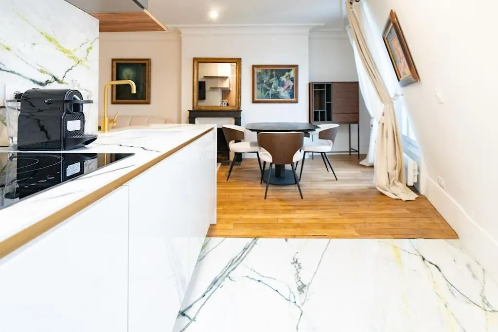 2 Pieces A Saint Germain Apartment *